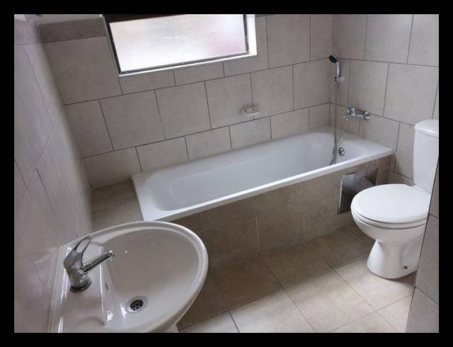 2 BEDROOM PROPERTY TO RENT IN RASLOUW